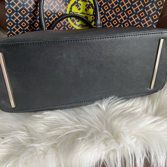 Tory Burch Shoulder Handbag - Picture 8 of 16
